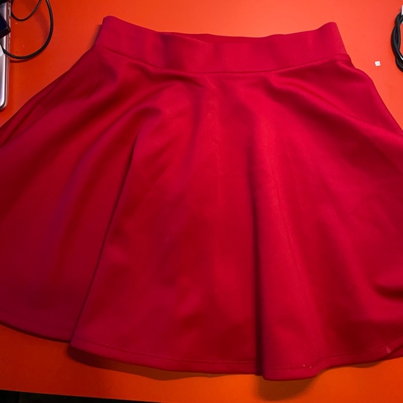Red skirt made by Johnny nwt size large short mini - Picture 9 of 9
